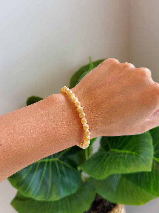 Medium Sized Natural Mother of Pearl Bracelet