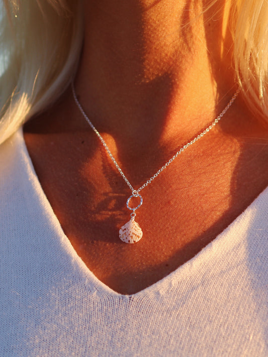 Silver Cayman Shell Hammered Circle Necklace